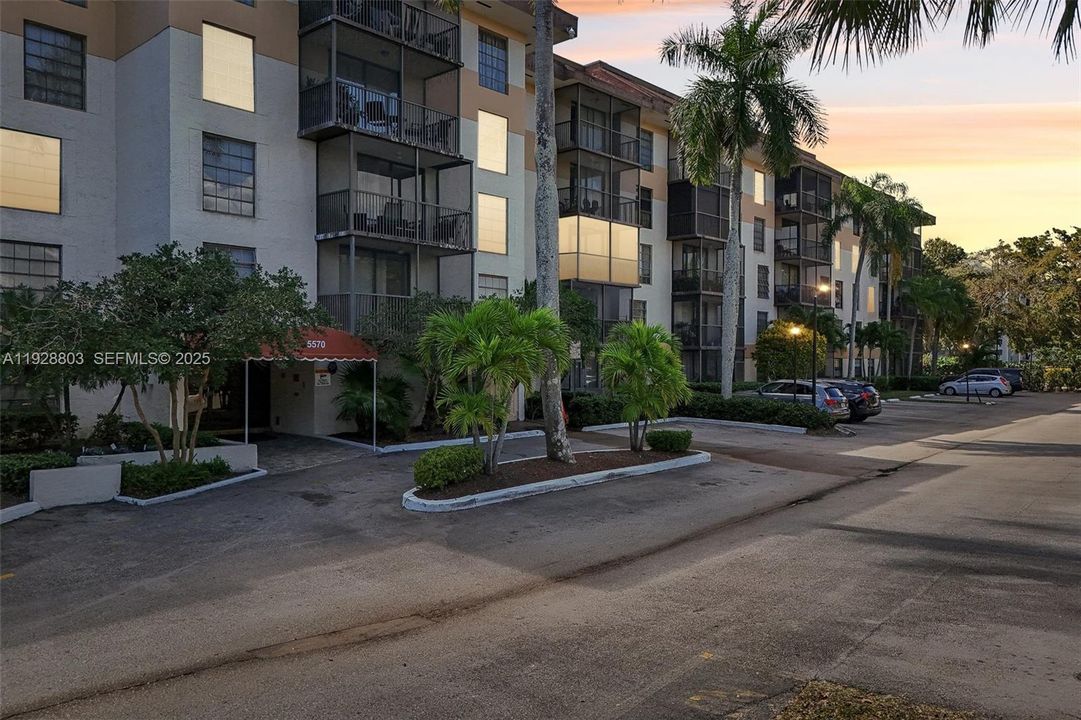 На продажу: $159,000 (2 спален, 2 ванн, 1085 Квадратных фут)