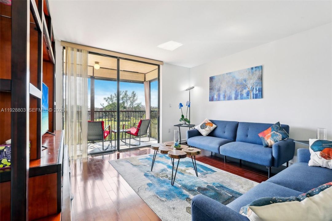 На продажу: $159,000 (2 спален, 2 ванн, 1085 Квадратных фут)