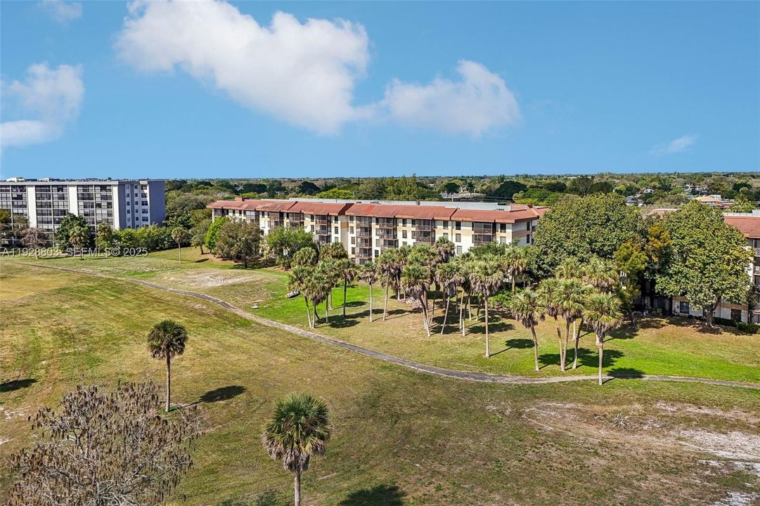 На продажу: $159,000 (2 спален, 2 ванн, 1085 Квадратных фут)