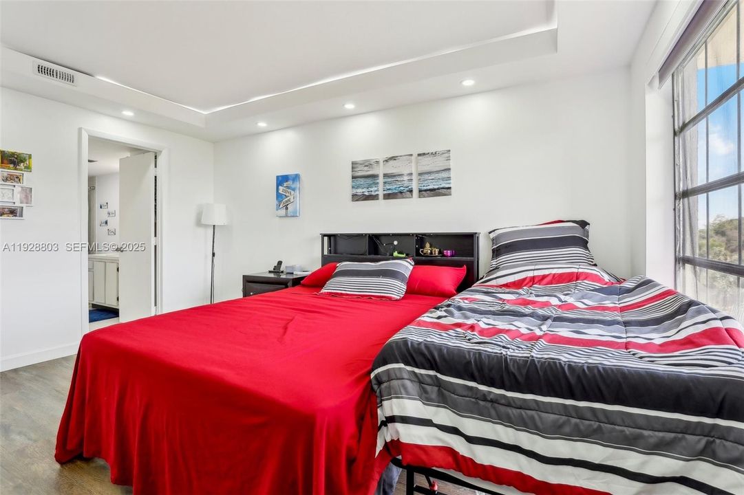 На продажу: $159,000 (2 спален, 2 ванн, 1085 Квадратных фут)