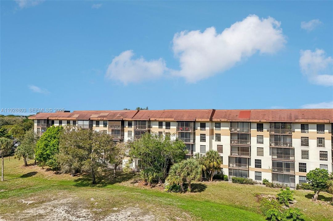 На продажу: $159,000 (2 спален, 2 ванн, 1085 Квадратных фут)