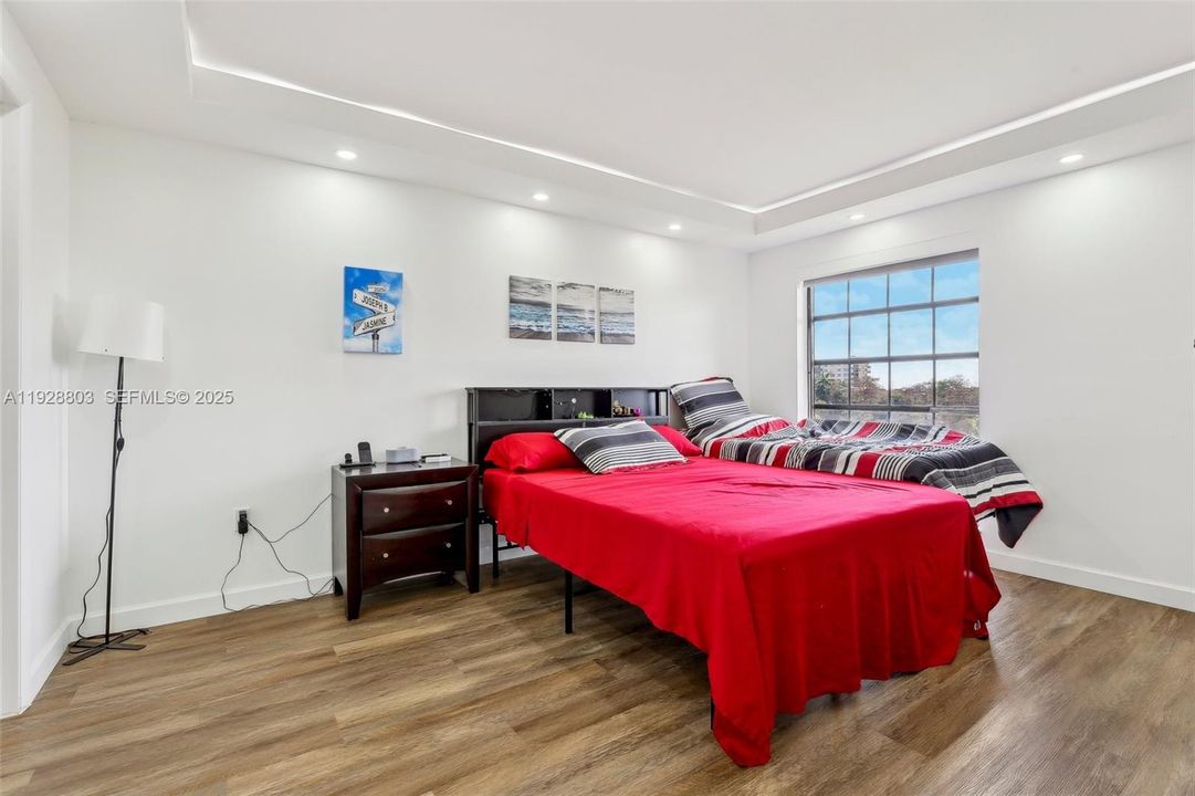 На продажу: $159,000 (2 спален, 2 ванн, 1085 Квадратных фут)