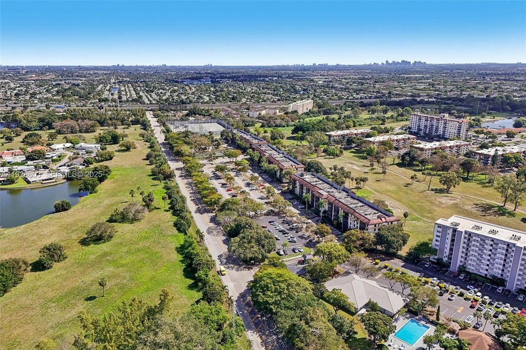 На продажу: $159,000 (2 спален, 2 ванн, 1085 Квадратных фут)