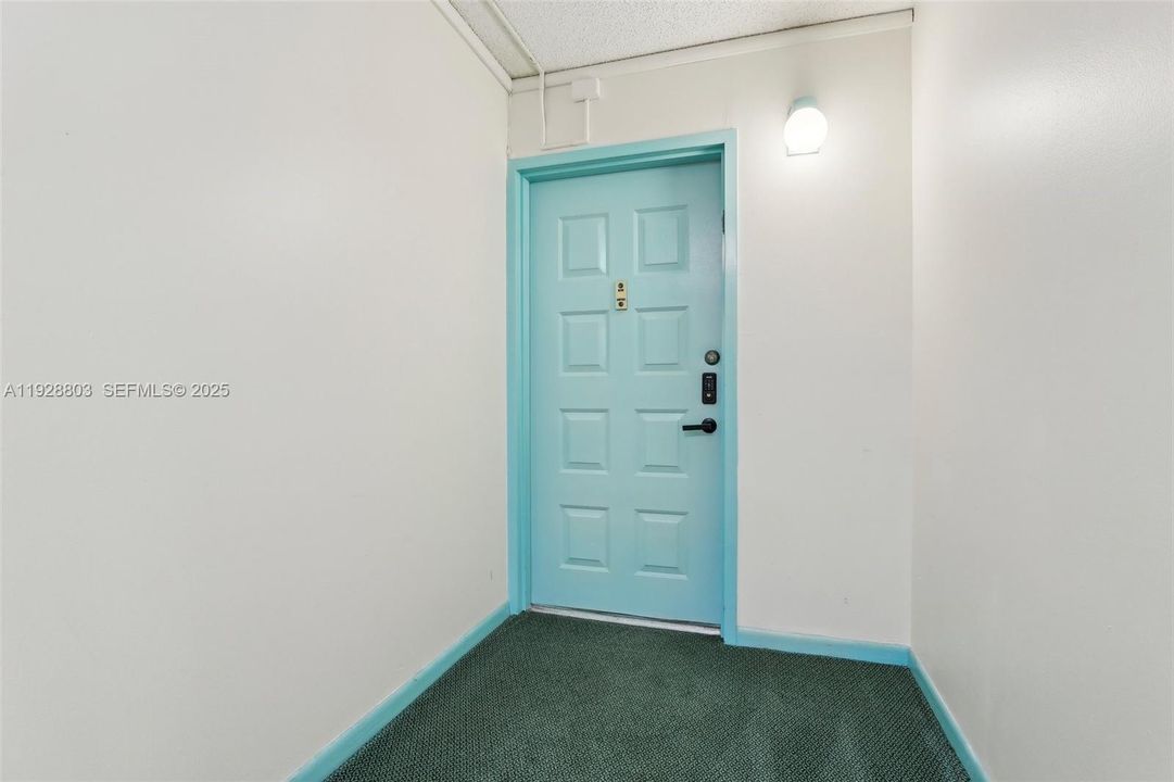 На продажу: $159,000 (2 спален, 2 ванн, 1085 Квадратных фут)