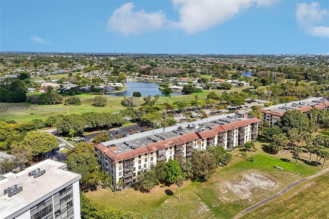 На продажу: $159,000 (2 спален, 2 ванн, 1085 Квадратных фут)