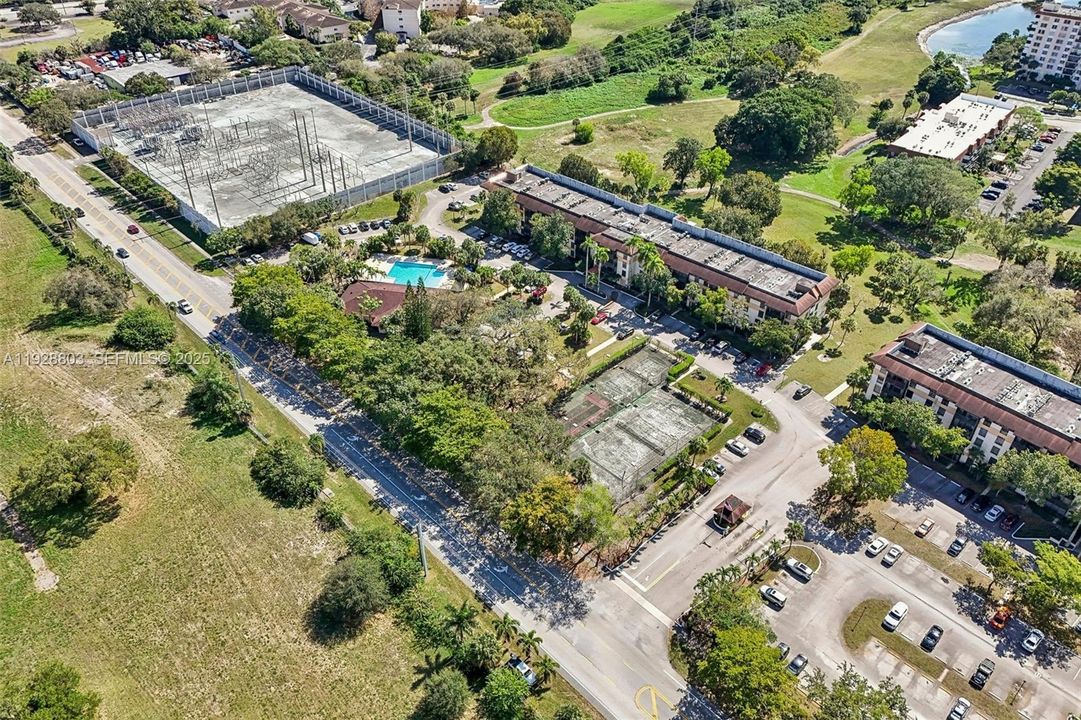 На продажу: $159,000 (2 спален, 2 ванн, 1085 Квадратных фут)