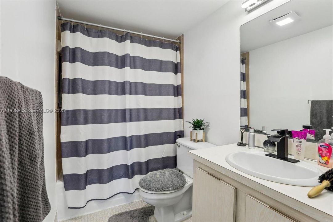 На продажу: $159,000 (2 спален, 2 ванн, 1085 Квадратных фут)