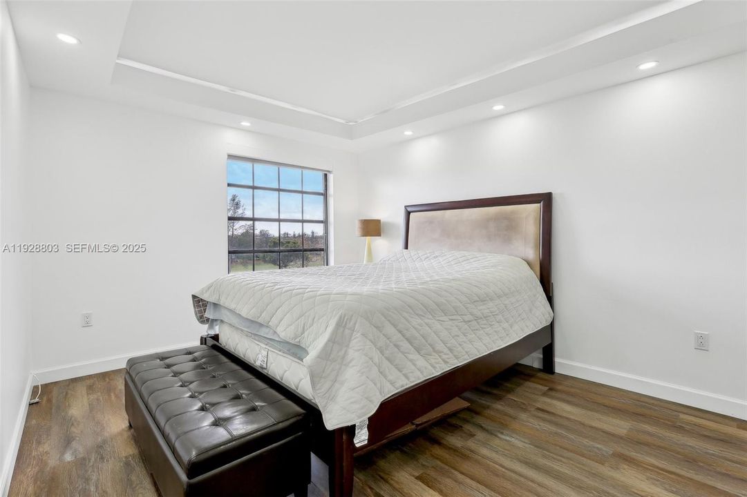 На продажу: $159,000 (2 спален, 2 ванн, 1085 Квадратных фут)