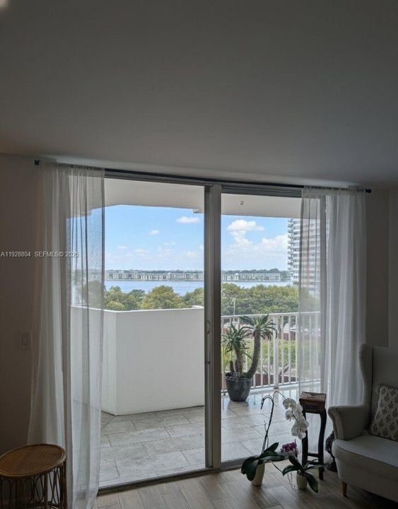 For Rent: $2,450 (2 beds, 2 baths, 1257 Square Feet)