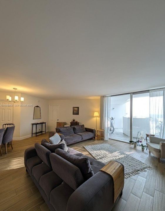 For Rent: $2,450 (2 beds, 2 baths, 1257 Square Feet)