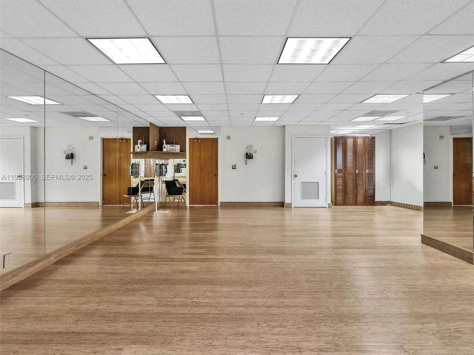 待售: $890,000 (2 贝兹, 2 浴室, 1887 平方英尺)