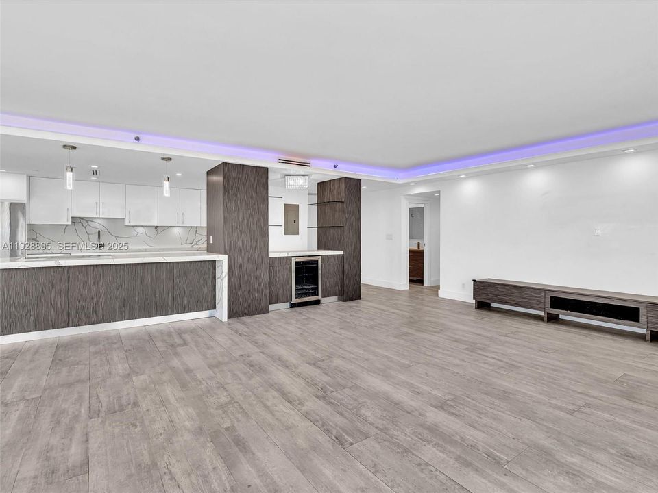 待售: $890,000 (2 贝兹, 2 浴室, 1887 平方英尺)