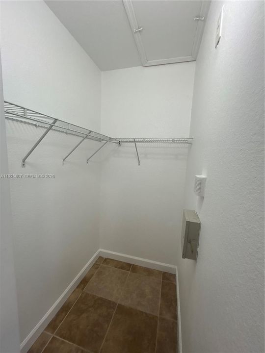 For Rent: $2,300 (3 beds, 2 baths, 1325 Square Feet)