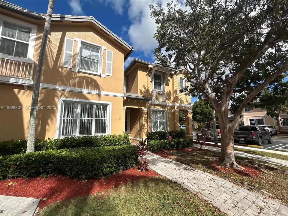 For Rent: $2,300 (3 beds, 2 baths, 1325 Square Feet)