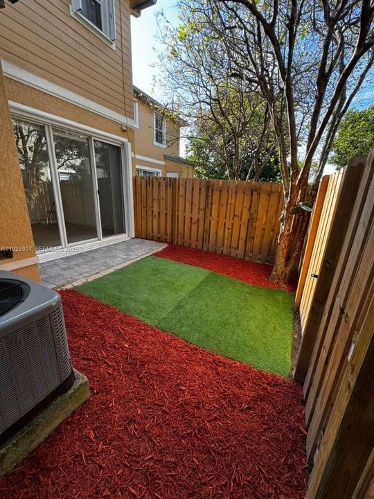 For Rent: $2,300 (3 beds, 2 baths, 1325 Square Feet)