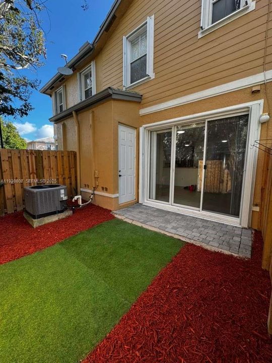 For Rent: $2,300 (3 beds, 2 baths, 1325 Square Feet)