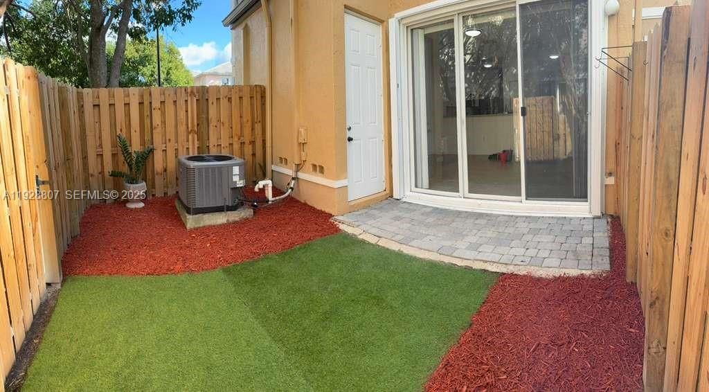 For Rent: $2,300 (3 beds, 2 baths, 1325 Square Feet)