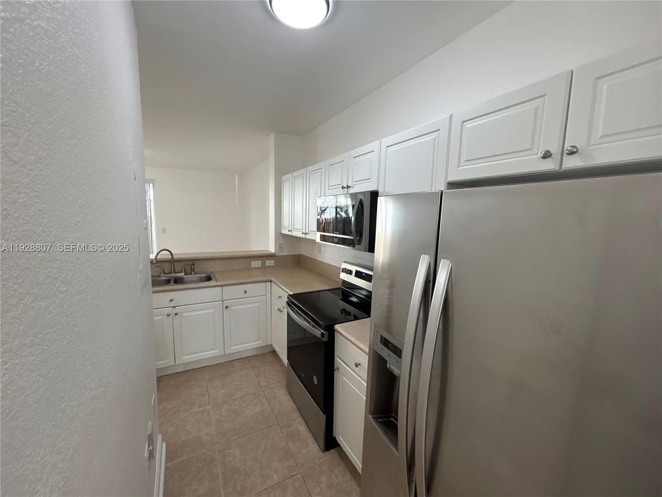 For Rent: $2,300 (3 beds, 2 baths, 1325 Square Feet)