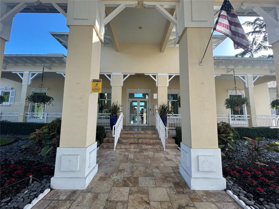 For Rent: $2,300 (3 beds, 2 baths, 1325 Square Feet)