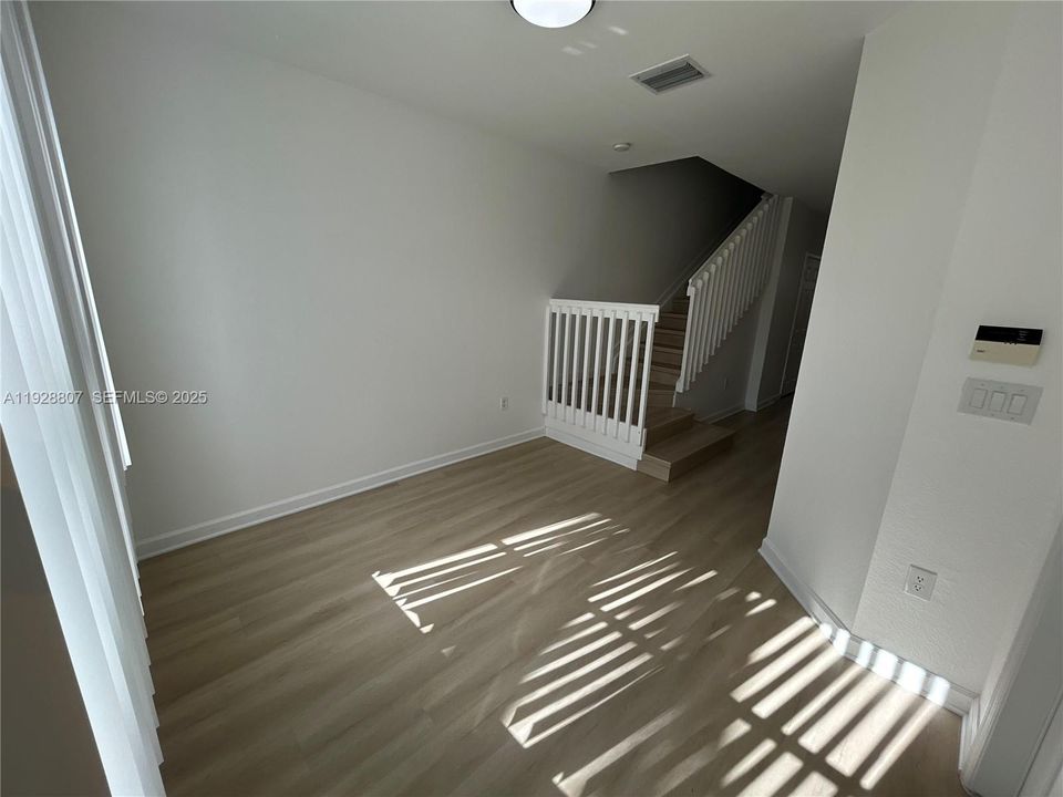 For Rent: $2,300 (3 beds, 2 baths, 1325 Square Feet)