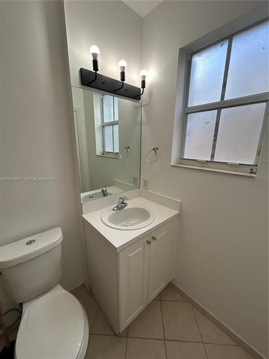For Rent: $2,300 (3 beds, 2 baths, 1325 Square Feet)