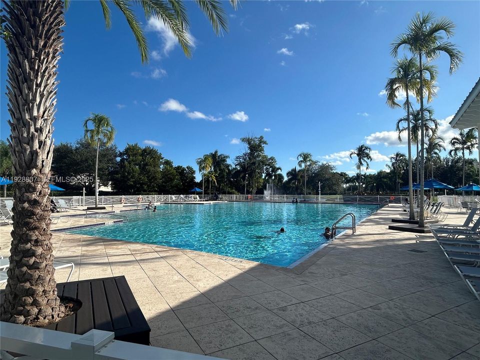 For Rent: $2,300 (3 beds, 2 baths, 1325 Square Feet)