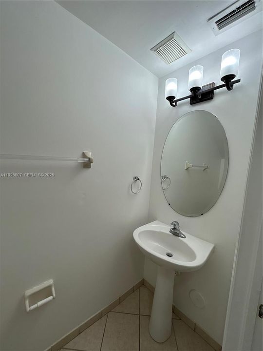 For Rent: $2,300 (3 beds, 2 baths, 1325 Square Feet)