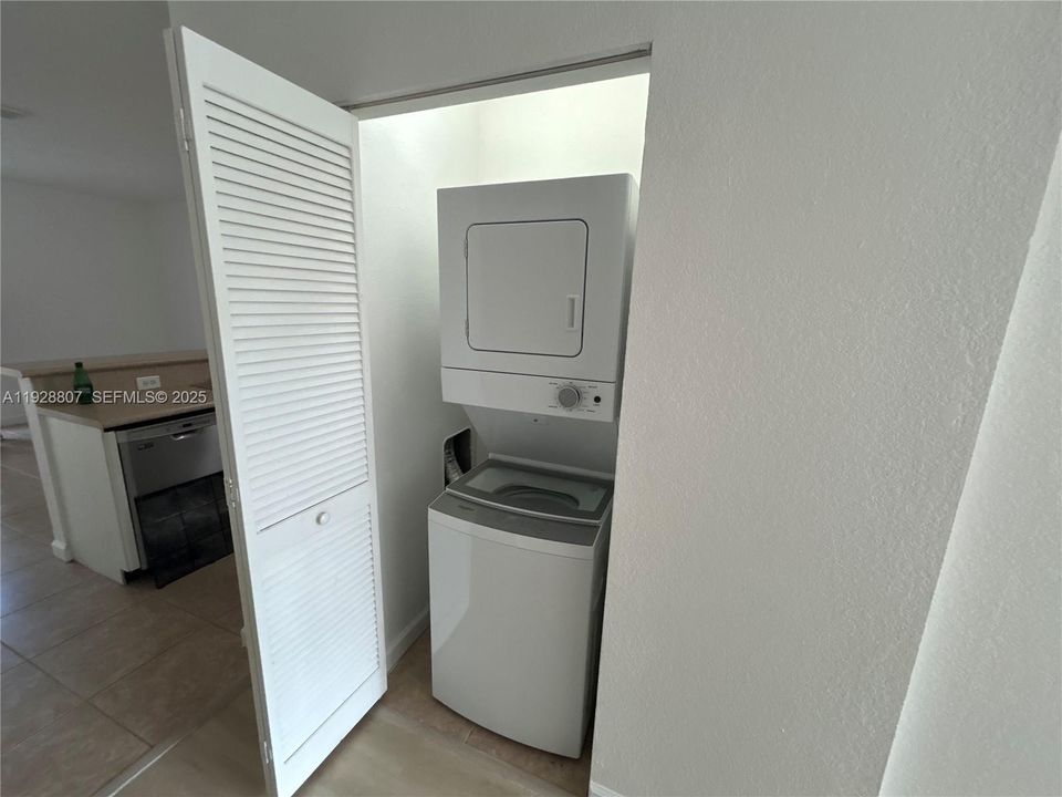 For Rent: $2,300 (3 beds, 2 baths, 1325 Square Feet)