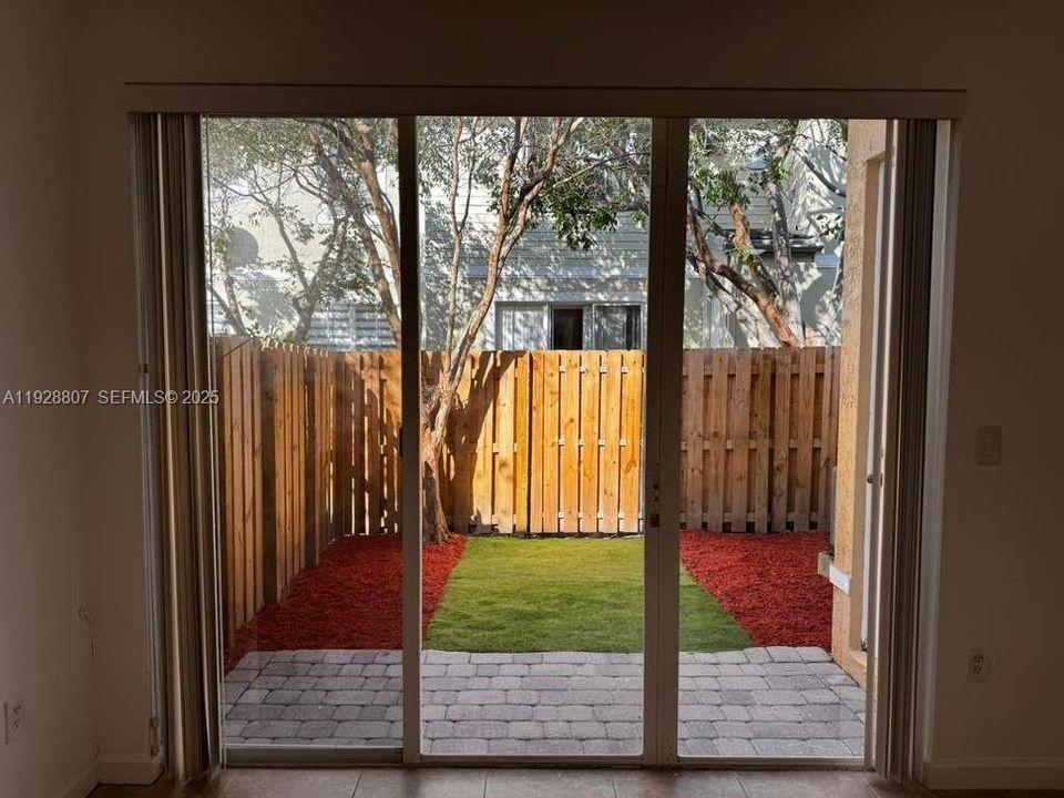 For Rent: $2,300 (3 beds, 2 baths, 1325 Square Feet)