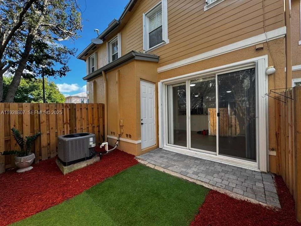 For Rent: $2,300 (3 beds, 2 baths, 1325 Square Feet)