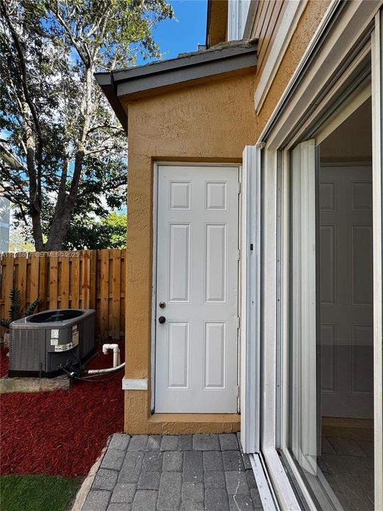 For Rent: $2,300 (3 beds, 2 baths, 1325 Square Feet)