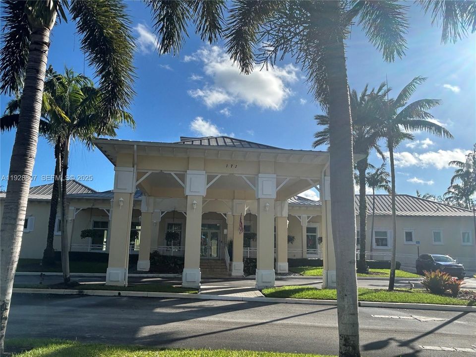 For Rent: $2,300 (3 beds, 2 baths, 1325 Square Feet)