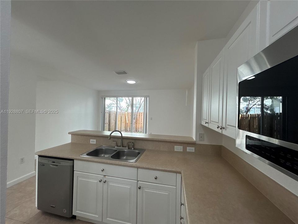 For Rent: $2,300 (3 beds, 2 baths, 1325 Square Feet)