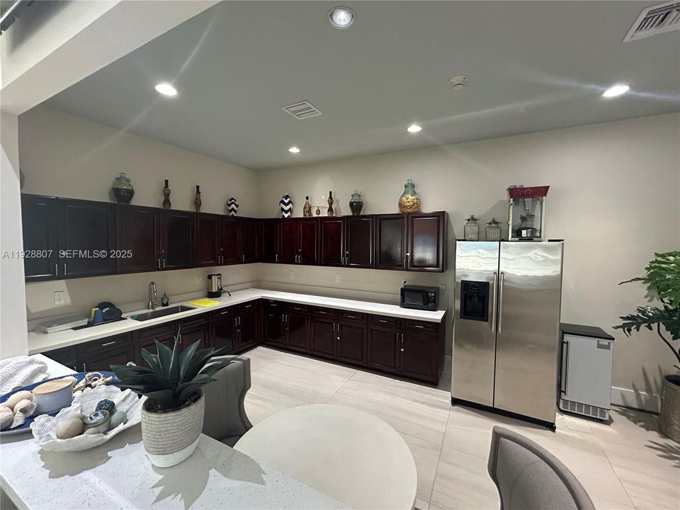 For Rent: $2,300 (3 beds, 2 baths, 1325 Square Feet)