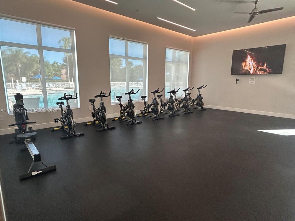 For Rent: $2,300 (3 beds, 2 baths, 1325 Square Feet)