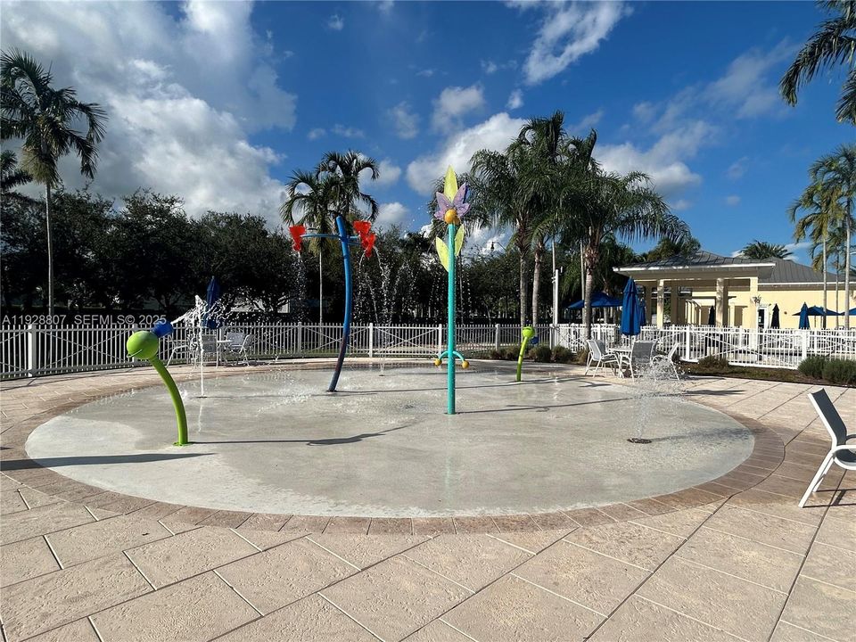 For Rent: $2,300 (3 beds, 2 baths, 1325 Square Feet)