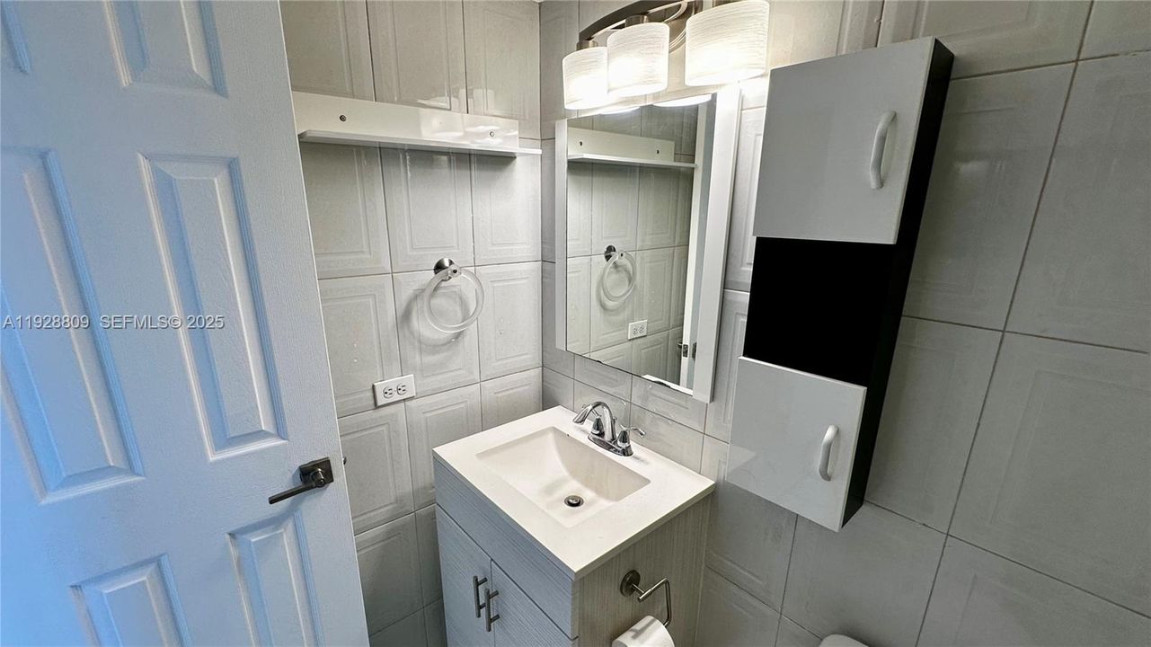 В аренду: $2,200 (2 спален, 1 ванн, 768 Квадратных фут)