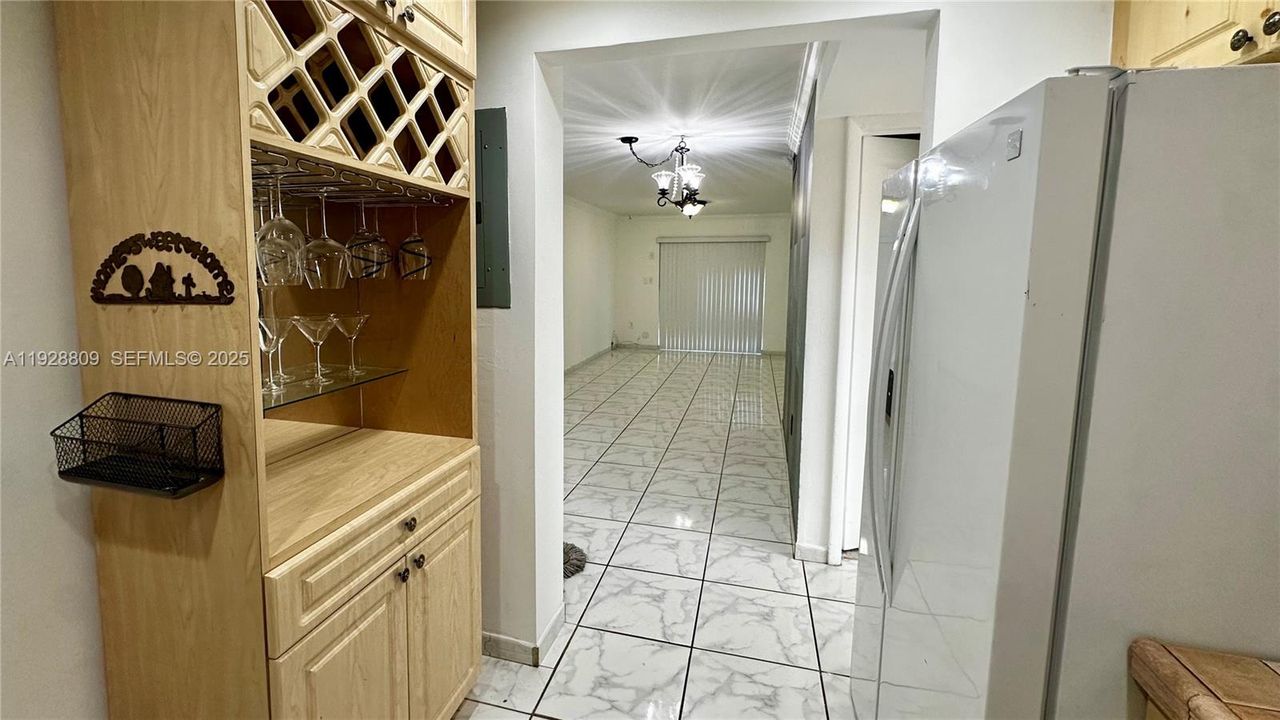 В аренду: $2,200 (2 спален, 1 ванн, 768 Квадратных фут)