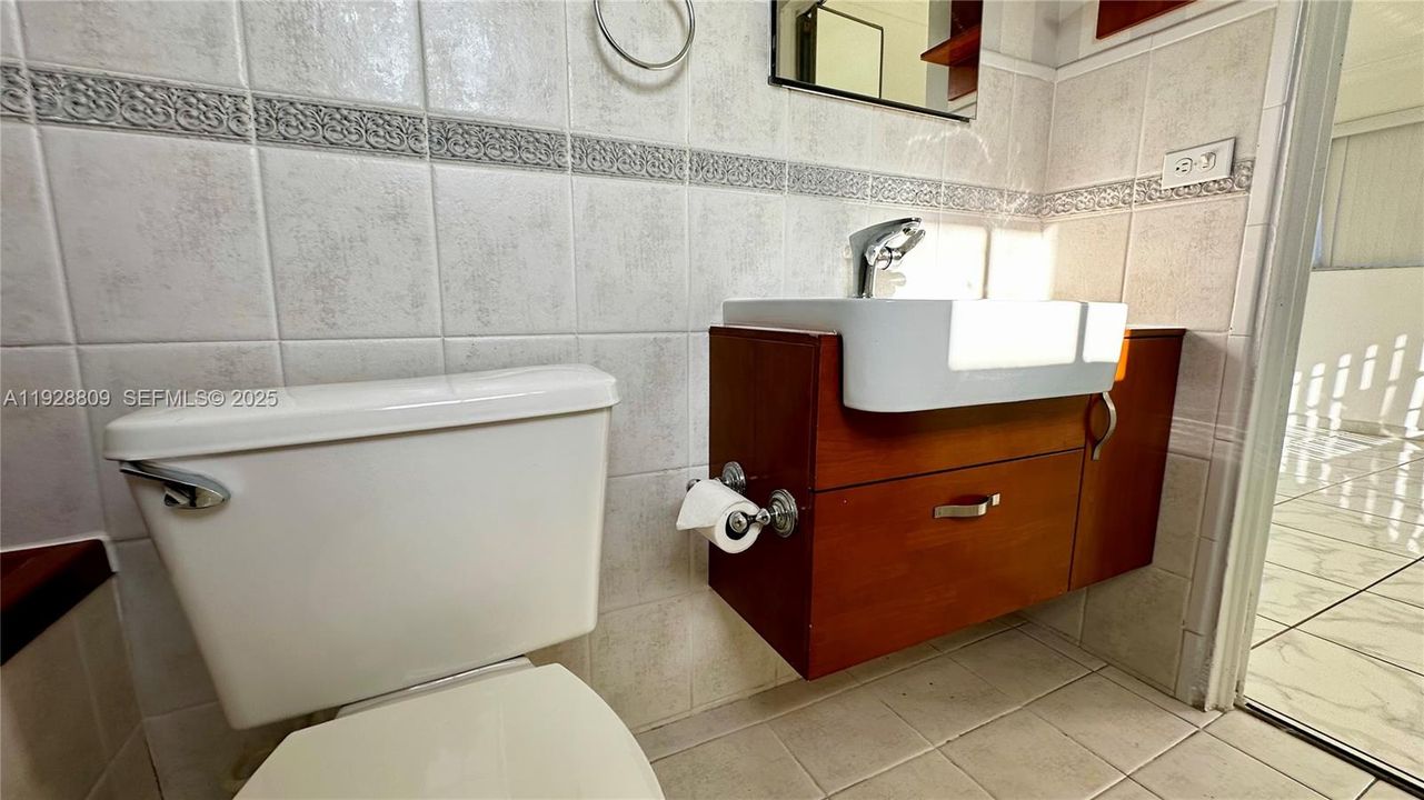 В аренду: $2,200 (2 спален, 1 ванн, 768 Квадратных фут)