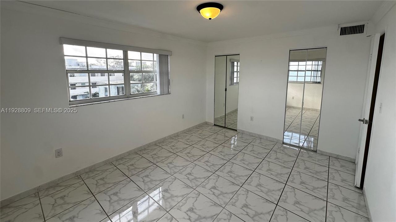 В аренду: $2,200 (2 спален, 1 ванн, 768 Квадратных фут)