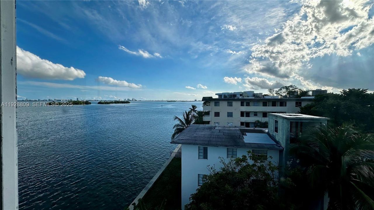 В аренду: $2,200 (2 спален, 1 ванн, 768 Квадратных фут)