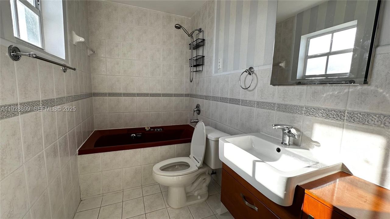 В аренду: $2,200 (2 спален, 1 ванн, 768 Квадратных фут)