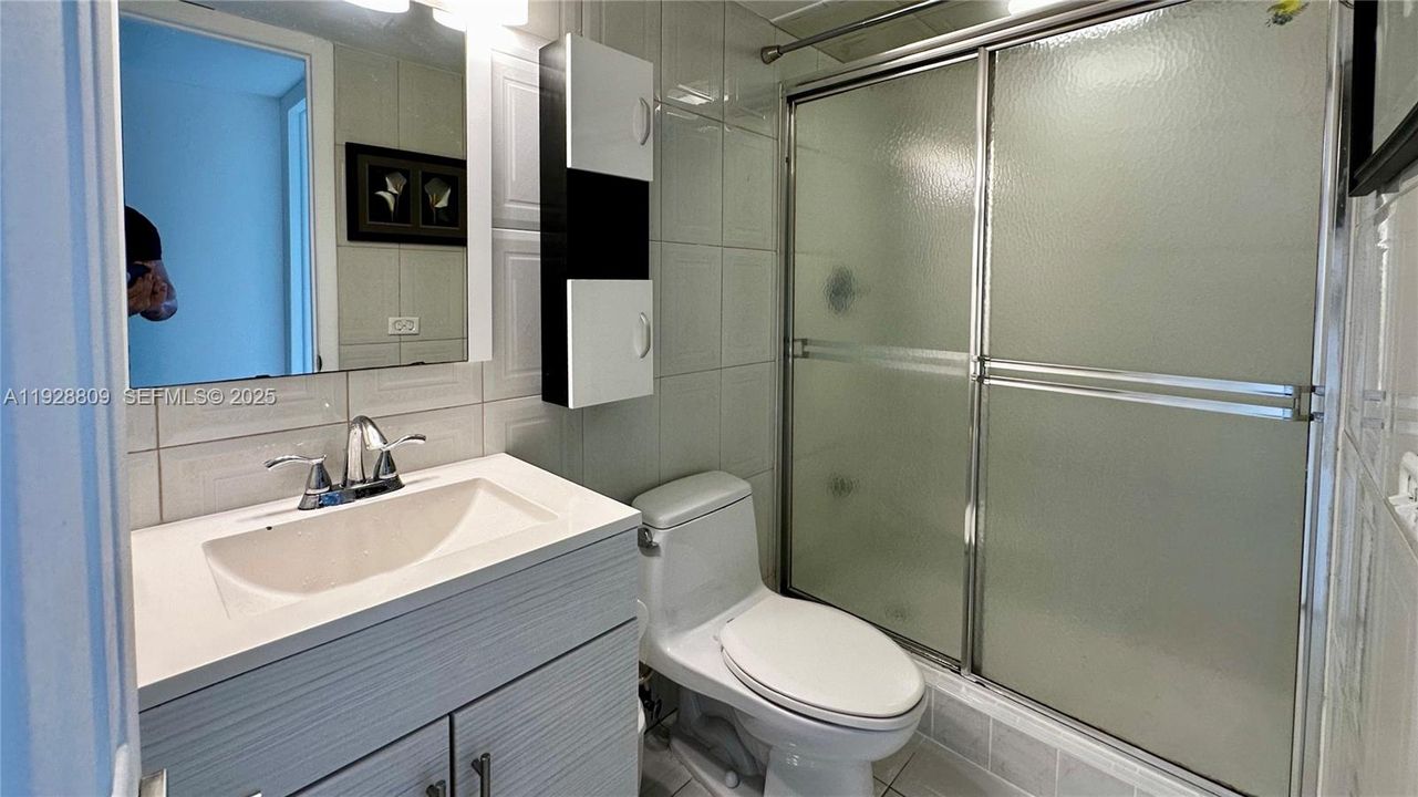 В аренду: $2,200 (2 спален, 1 ванн, 768 Квадратных фут)