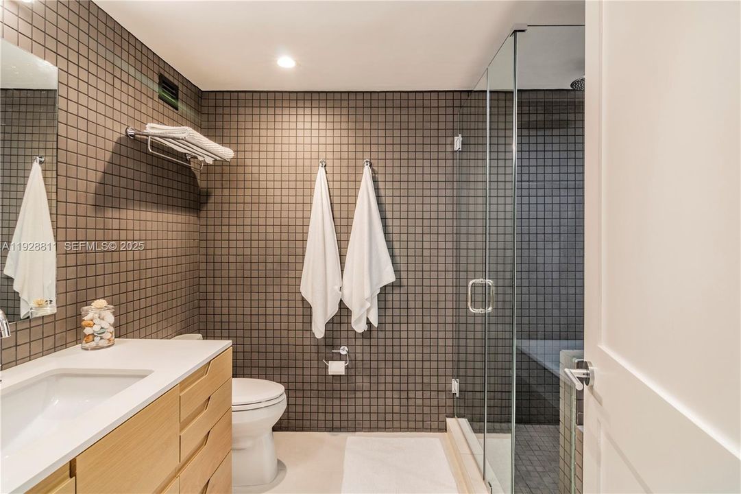 virtual master bathroom