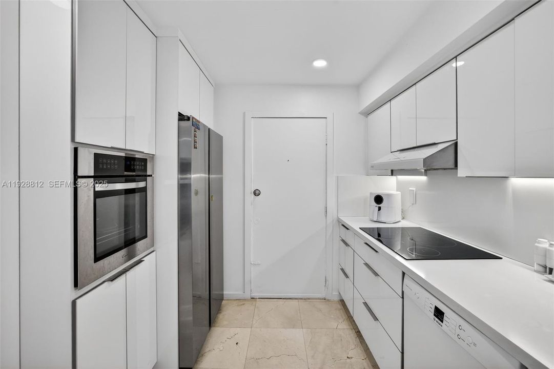 For Sale: $799,000 (2 beds, 2 baths, 1258 Square Feet)