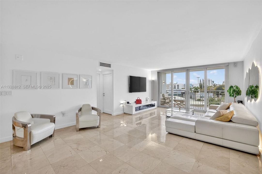 For Sale: $799,000 (2 beds, 2 baths, 1258 Square Feet)