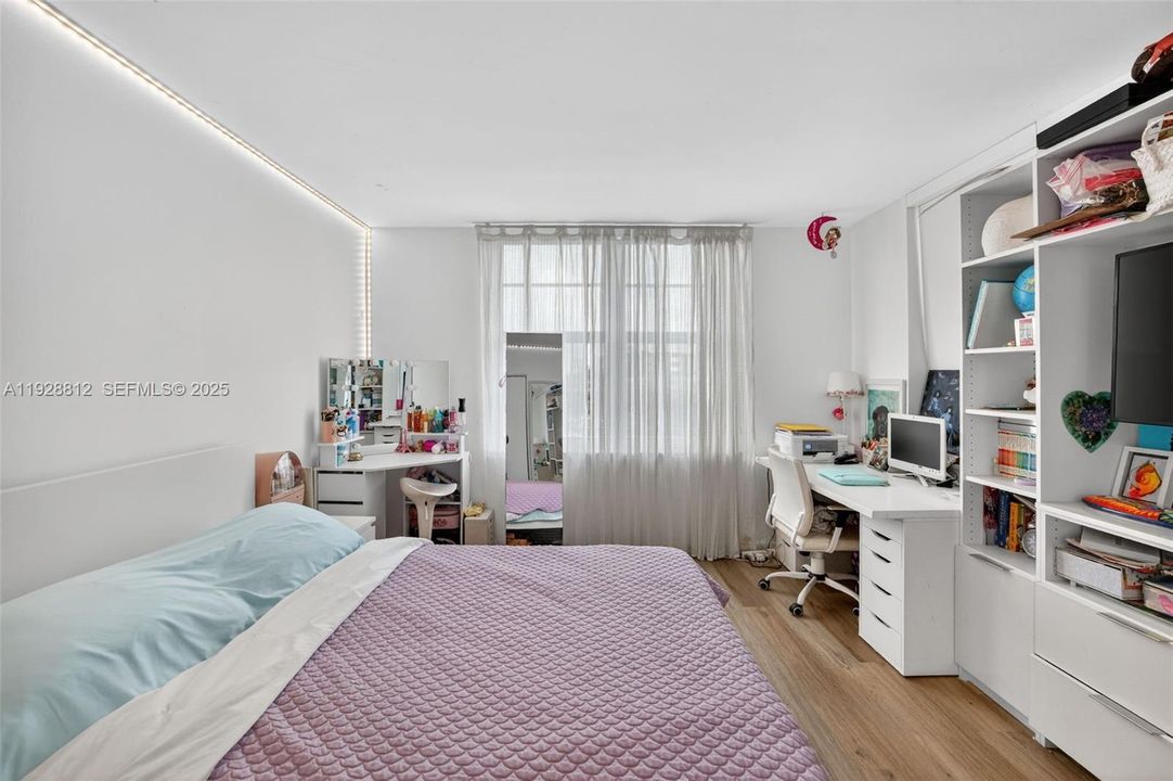 For Sale: $799,000 (2 beds, 2 baths, 1258 Square Feet)