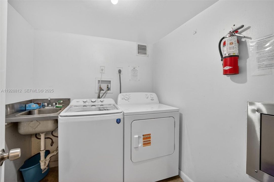 For Sale: $799,000 (2 beds, 2 baths, 1258 Square Feet)