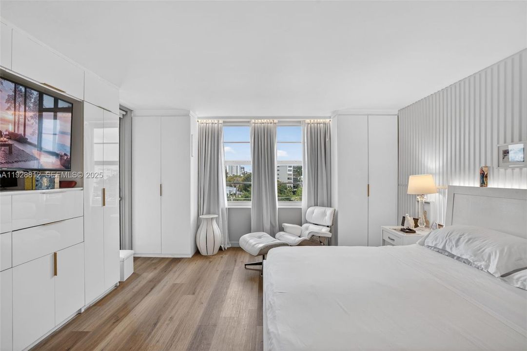 For Sale: $799,000 (2 beds, 2 baths, 1258 Square Feet)