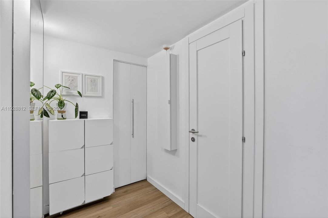 For Sale: $799,000 (2 beds, 2 baths, 1258 Square Feet)